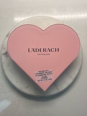 Läderach Heart Box - Pink Chocolate Gift Box